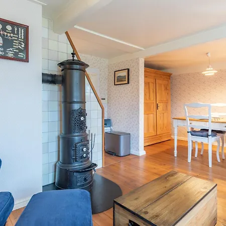 Vakantiehuis Luettje Huus 1875 *